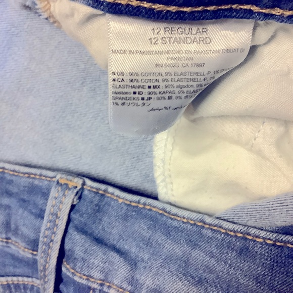 OLD NAVY ROCK STAR MID RISE. - Picture 4 of 4